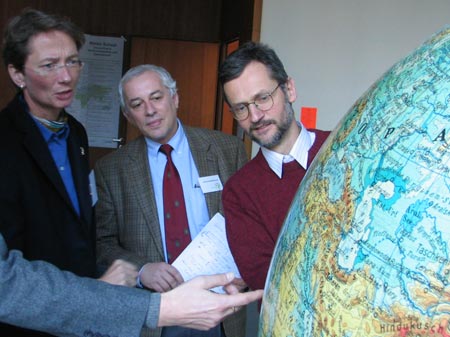 Cay Etzold (DAAD), die Initiatorin Prof. Dr. Brigitta Schütt (FU-Berlin), der Leiter "Center für Digitale Systeme" der FU (CEDIS), Dr. Nicolas Apostopoulos und Christopher Lüthgens Cay Etzold (DAAD), die Initiatorin Prof. Dr. Brigitta Schütt (FU-Berlin), der Leiter "Center für Digitale Systeme" der FU (CEDIS), Dr. Nicolas Apostopoulos und Christopher Lüthgens