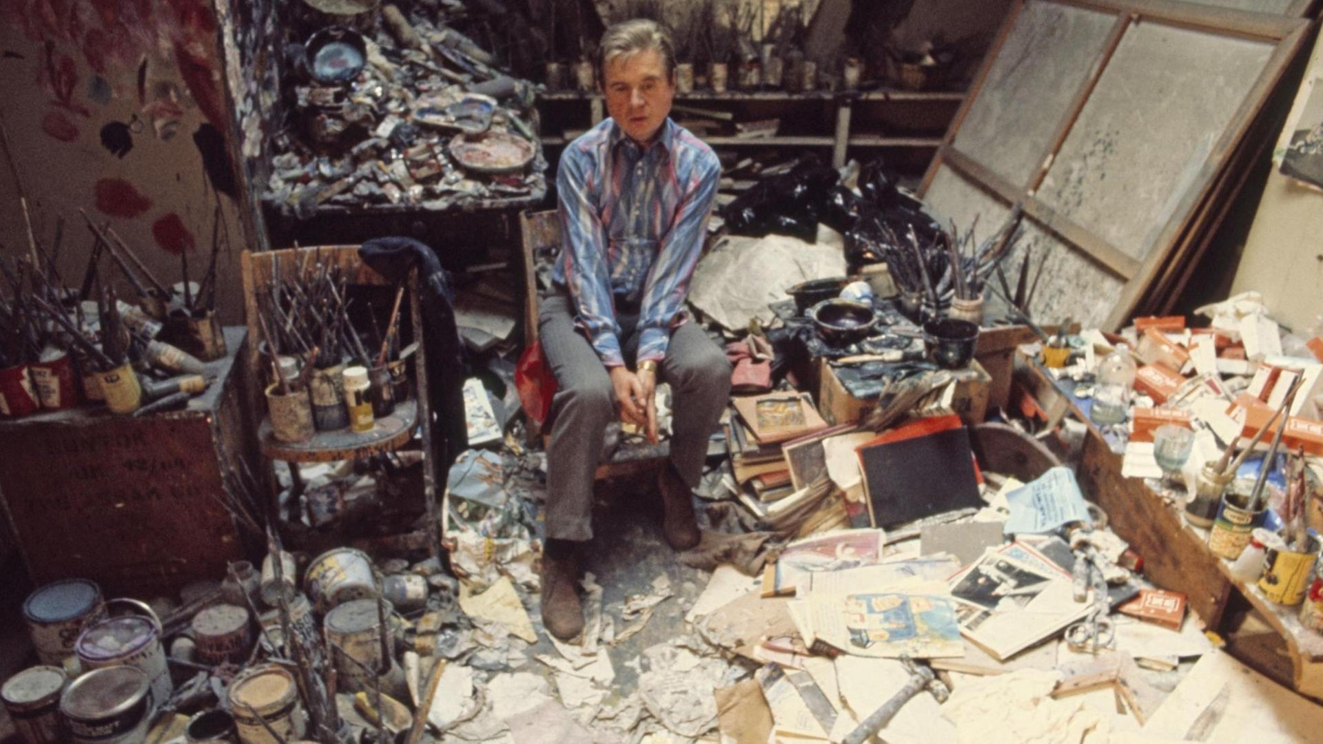 Francis Bacon in seinem Reece Mews Studio in London, 1974