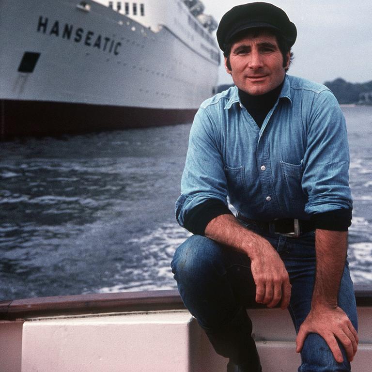 Freddy Quinn, Sänger, Moderator und Schauspieler, aufgenommen 1973 im Hamburger Hafen. 