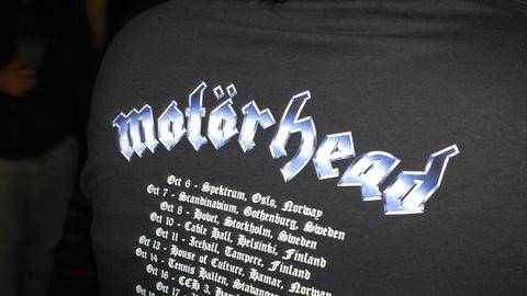 T-Shirt der Band "Motörhead" mit aufgedruckten Tourdaten
