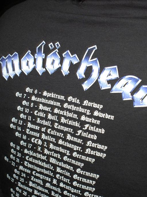 T-Shirt der Band "Motörhead" mit aufgedruckten Tourdaten