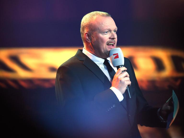 Moderator Stefan Raab steht am 20.09.2014 beim zehnten Bundesvision Song Contest 2014 in Göttingen (Niedersachsen) auf der Bühne.