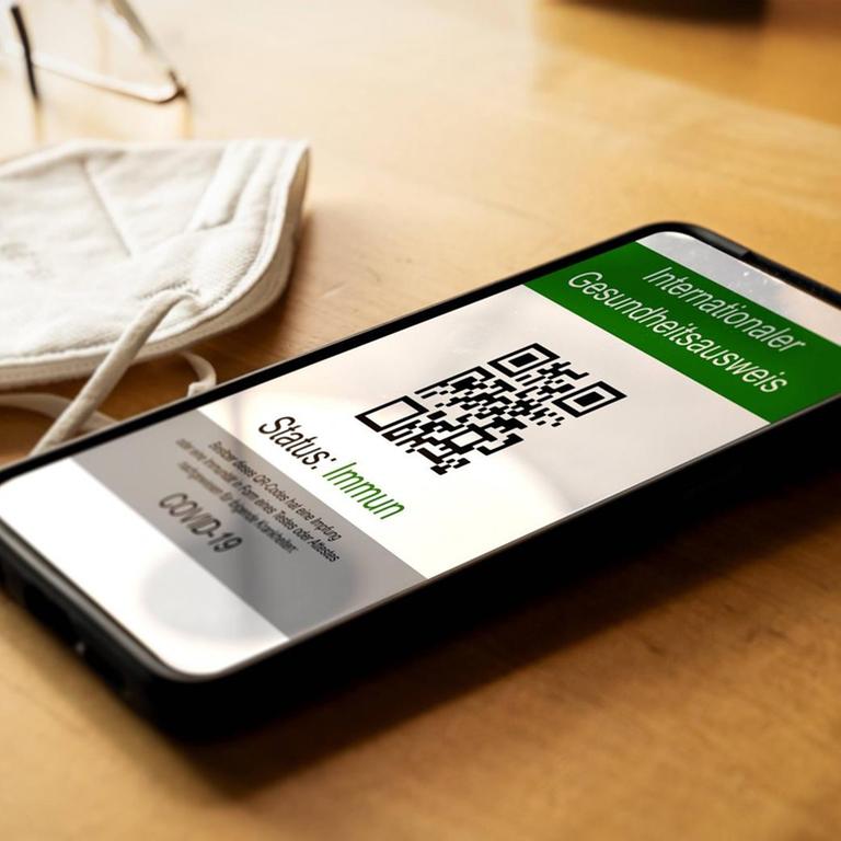 Ein digitaler Impfpass könnte ein Instrument sein, um Geimpften und Genesenen wieder mehr Freiheiten zu ermöglichen