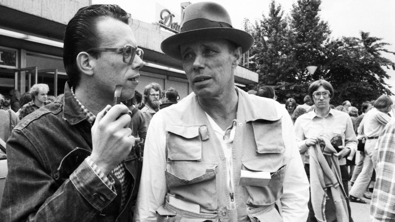 Bundesparteitag der Grünen in der Westfalenhalle in Dortmund am 21.06.1980. Joseph Beuys (mit Hut). | Verwendung weltweit