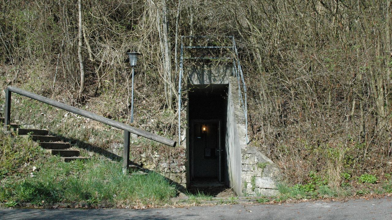 Im Aschoffs Bunker in Andechs wurden  25 Jahre lang Experimente durchgeführt. Mehr als 400 Freiwillige ließen sich dabei einsperren um die Effekte von Isolation zu untersuchen.