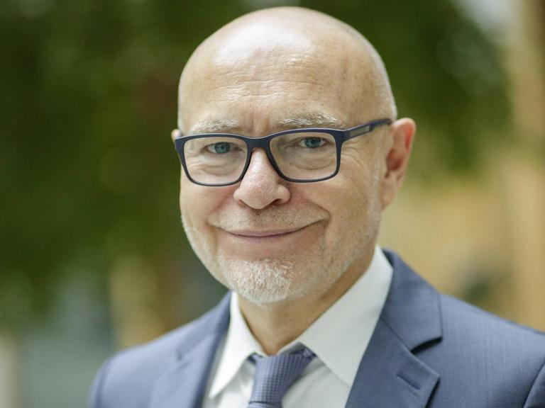 Porträtaufnahme von Udo di Fabio, ehemaliger Richter des Bundesverfassungsgerichts.