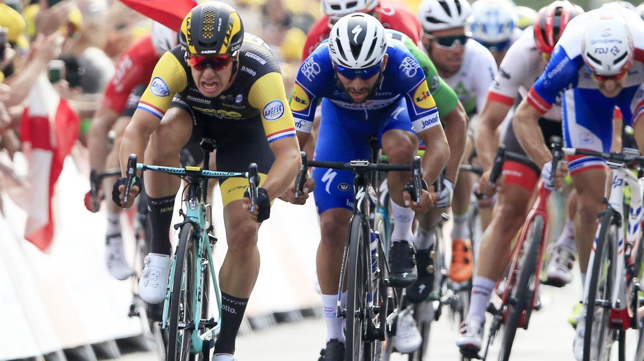 Dylan Groenewegen Fernando Gaviria Peter Sagan im Endspurt der siebten Etappe der 105. Tour de France