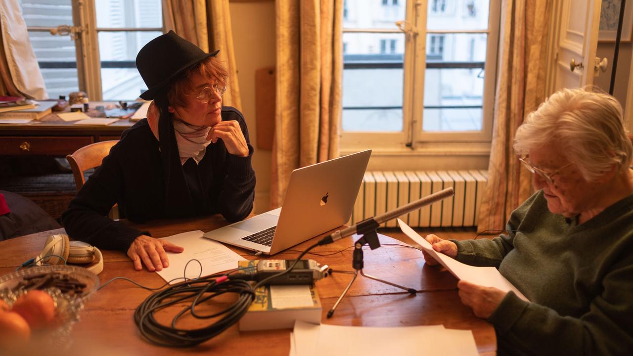 Ulrike Haage (Komponistin und Regisseurin) und Etel Adnan (Autorin) 2019 bei Aufnahmen