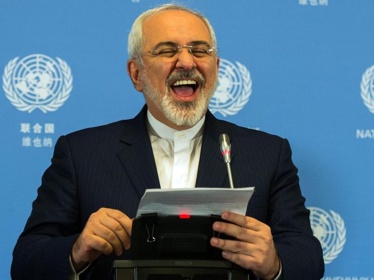 Irans Außenminister Javad Sarif bei einer Pressekonferenz zu den Verhandlungen über das iranische Atomprogramm in Wien.
