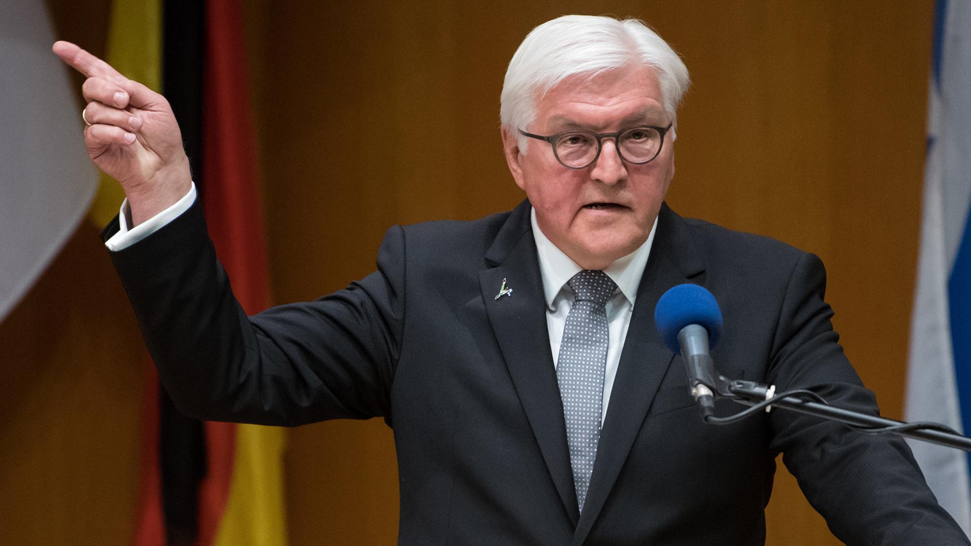 Bundespräsident Frank-Walter Steinmeier hält vor Studierenden und Gästen eine Rede.