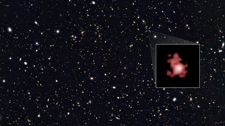 Die Rekordgalaxie im Großen Bären erscheint als verwaschener Lichtfleck