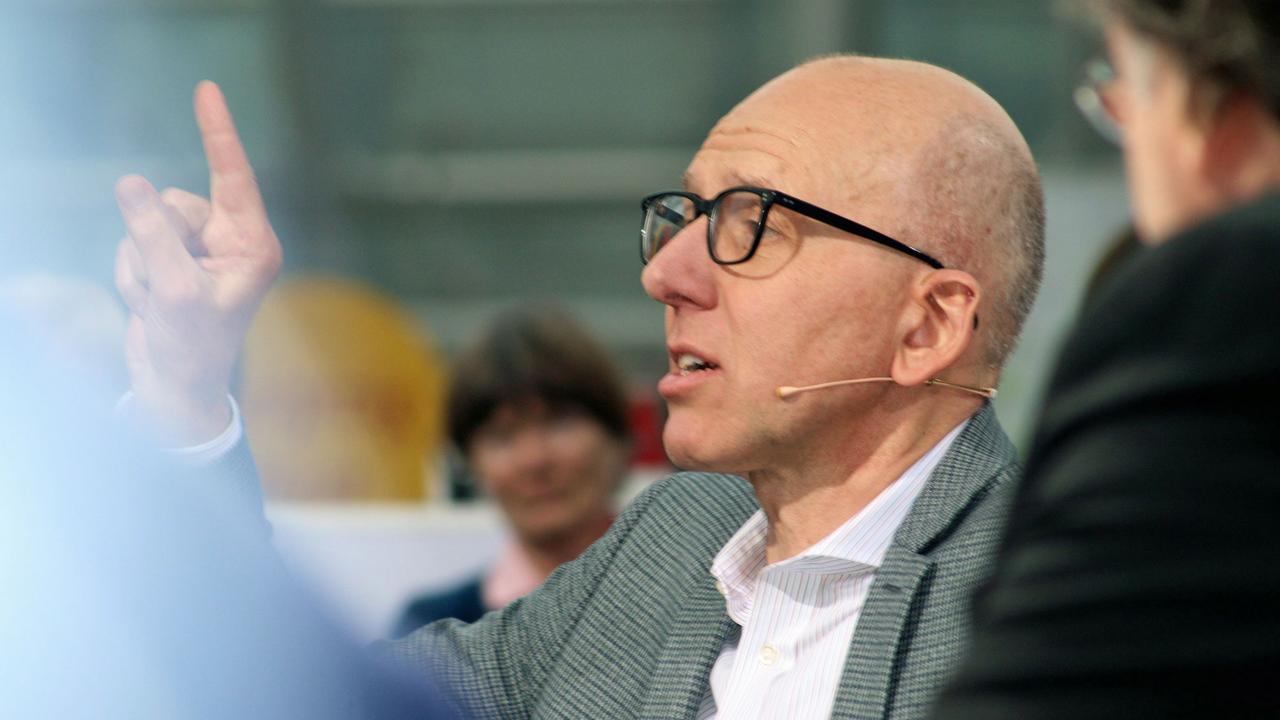 Der Soziologe und Autor Heinz Bude auf dem Blauen Sofa der Leipziger Buchmesse