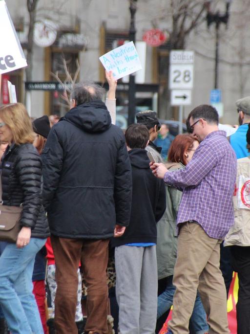 Wissenschaftler demonstrieren am 19.02.2017 in Boston, USA, gegen die Trump-Regierung und für die Anerkennung der Bedeutung der Wissenschaft