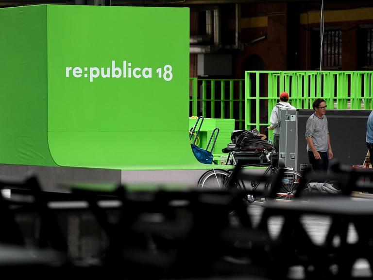 Aufbauarbeiten für die Vorbereitungen für die Re:publica 2018.