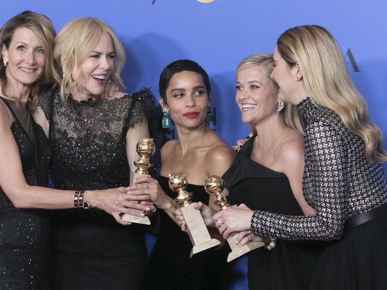 Die Schauspielerinnen (v.l.n.r.) Laura Dern, Nicole Kidman, Zoe Kravitz, Reese Witherspoon and Shailene Woodley bei den 75. Golden Globe Awards.
