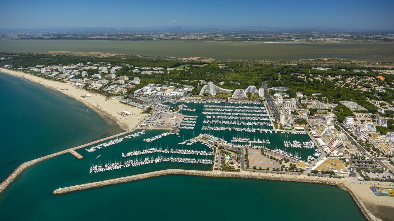 Der Yachthafen von La Grande Motte an der französischen Mittelmeerküste. 