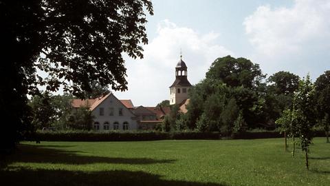 Das brandenburgische Friedersdorf mit Dorfkirche aus dem 13. Jahrhundert. Umbau ab 1702 unter Hans Georg von der Marwitz).