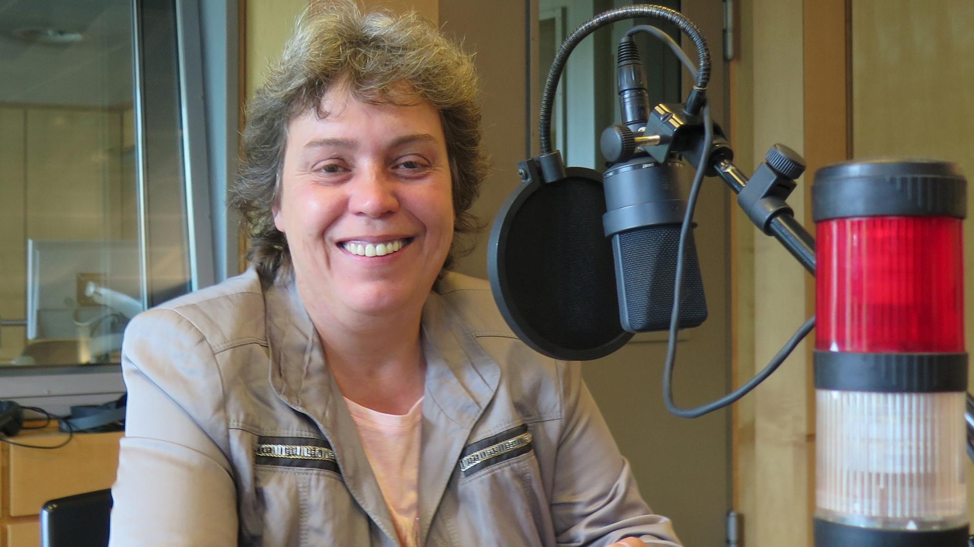 Claudia Dantschke in der Sendung "Tacheles" im Deutschlandradio Kultur