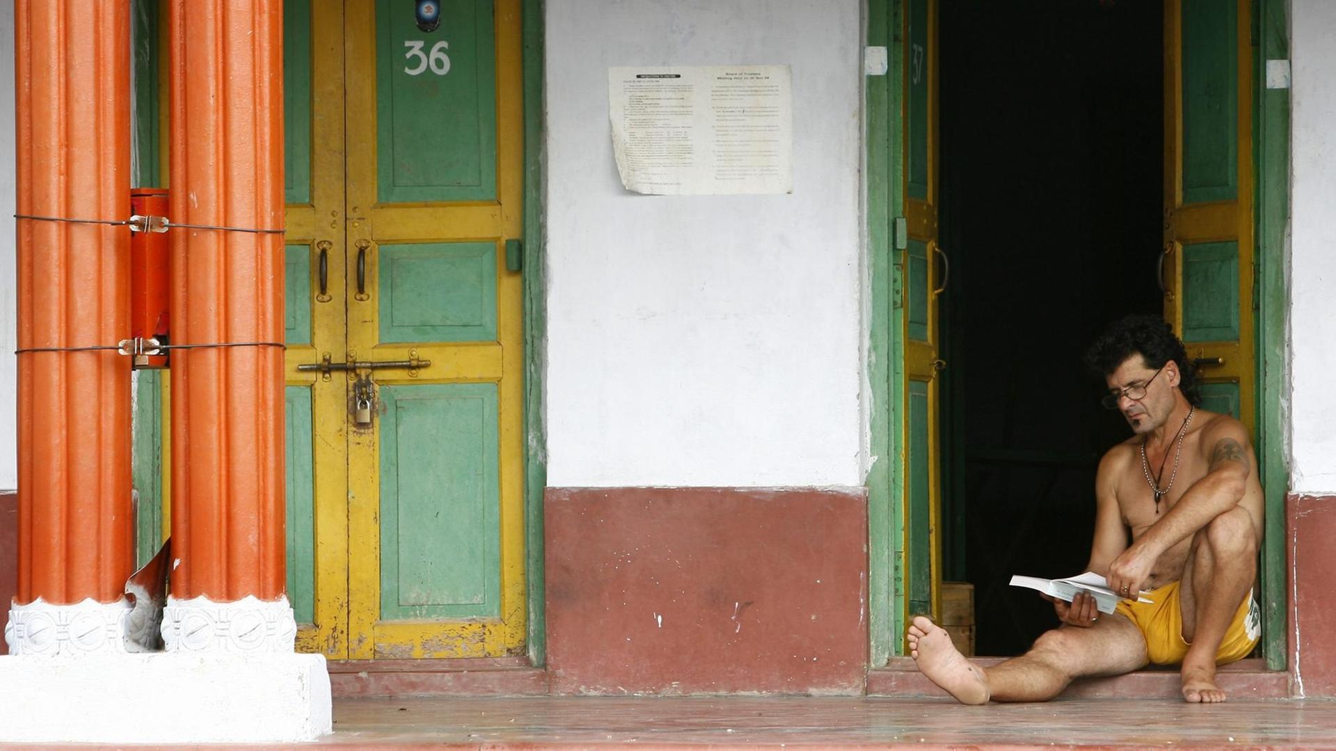 Viele Westler halten sich im Aschram in Indien auf, um sich zu entspannen.