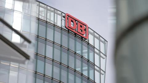 Das Verwaltungsgebäude der Deutschen Bahn am Potsdamer Platz in Berlin.