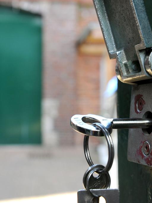 Gefängnisschlüssel im Torschloss zur Justizarrestanstalt für Jugendliche (JAA) in Emden (Niedersachsen) am 27.08.2014
