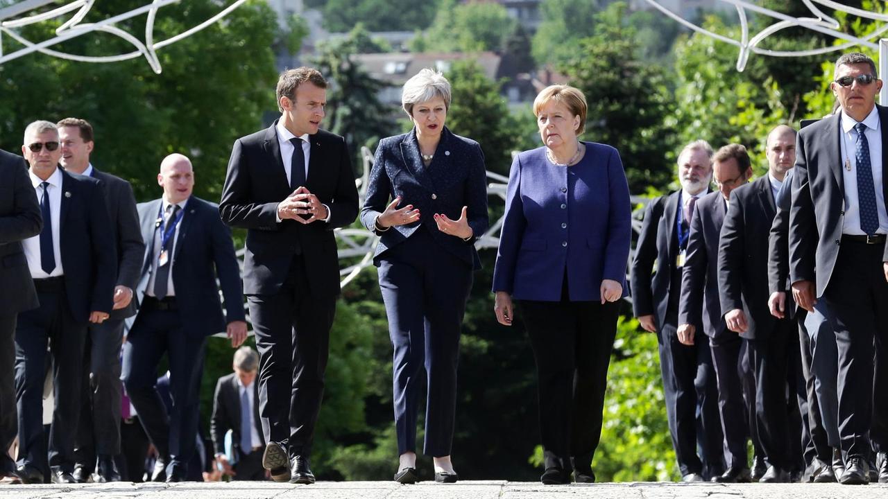 Der französische Präsident Emmanuel Macron (L), die britische Premierministerin Theresa May (C) und die deutsche Bundeskanzlerin Angela Merkel beim EU-Westbalkan-Gipfel in Sofia im Mai 2018