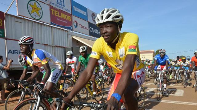 Abdoul Aziz Nikiema, Gewinner der Tour de Faso 2013 beim letzten Rennen am 3. November 2013