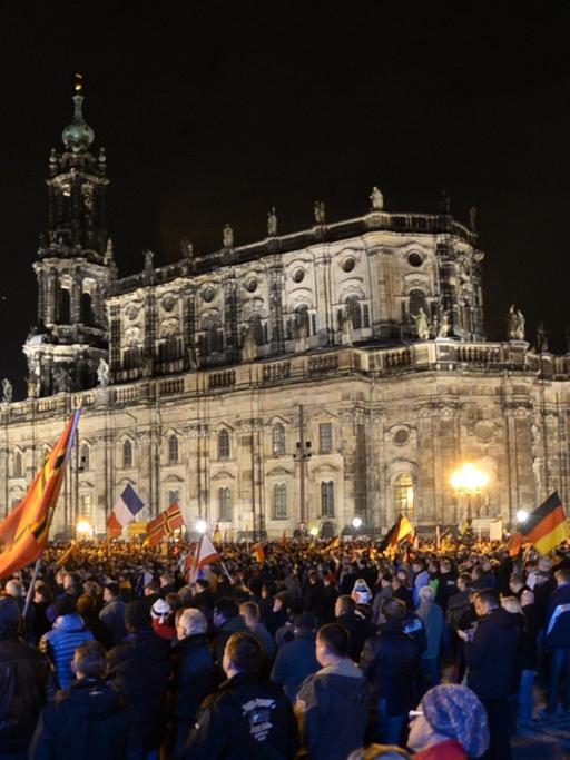 Tausende bei Pegida-Kundgebung in Dresden