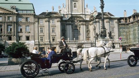 Fiaker vor der Kirche am Hof in Wien