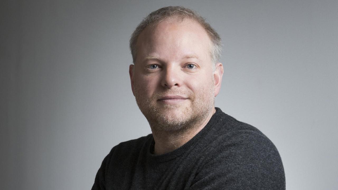 Porträt des Autors Kristof Magnusson 2018.

