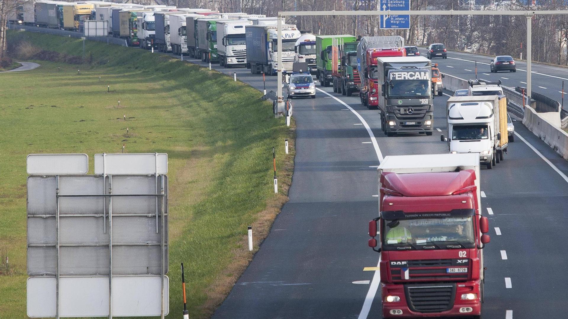 Stau auf der Inntal-Autobahn