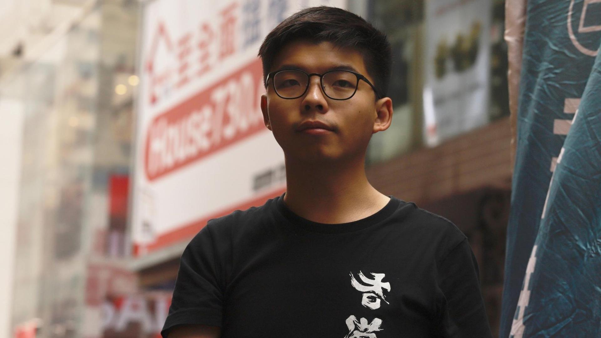 Porträt von Joshua Wong während einer Demonstration an Neujahr 2020.