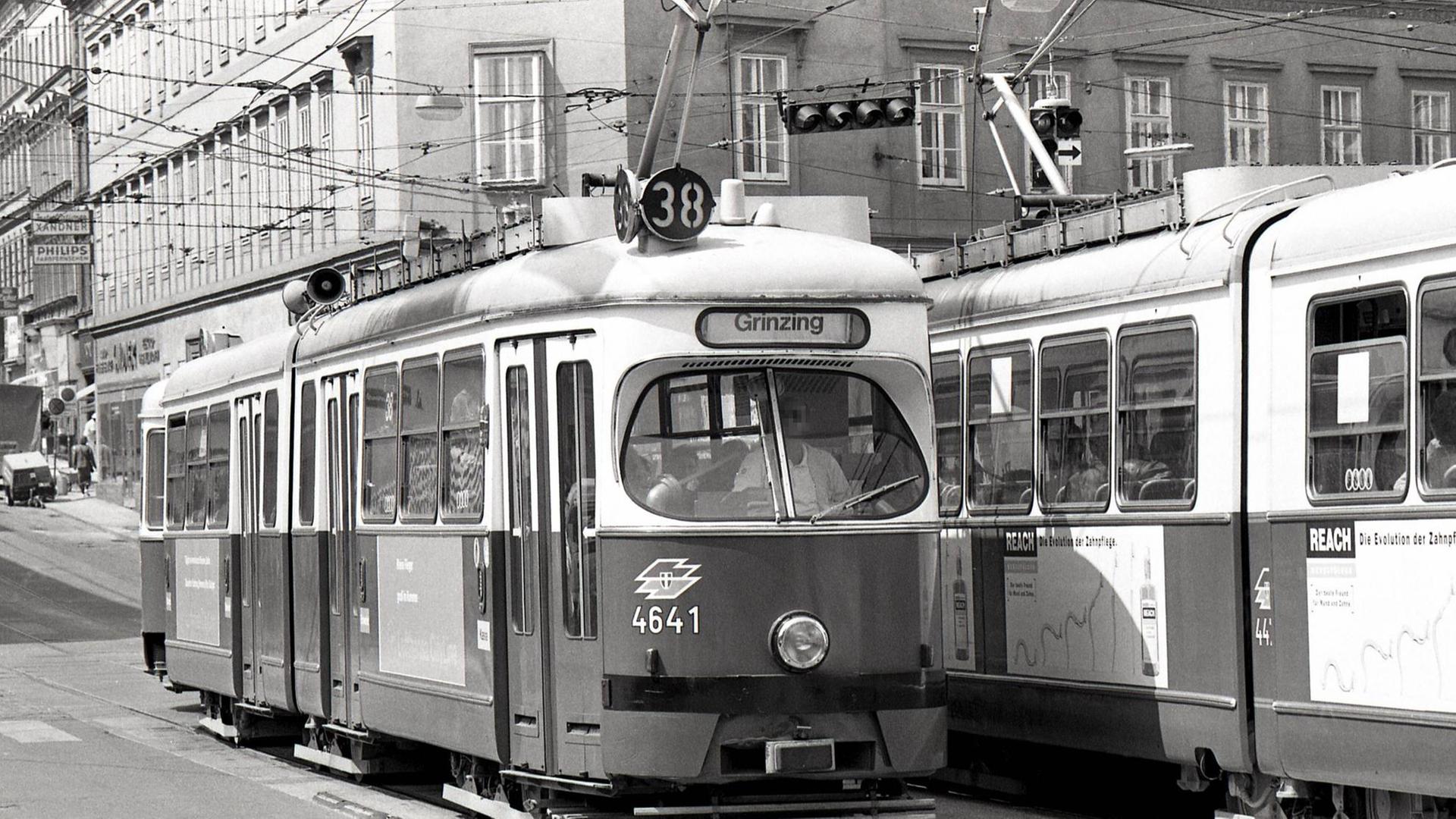 Straßenbahnlinie 38 in Wien, Archivbild Juli 1993 *** Tram line 38 in Vienna archive image July 1993 PUBLICATIONxINxGERxSUIxAUTxHUNxONLY 1065511500