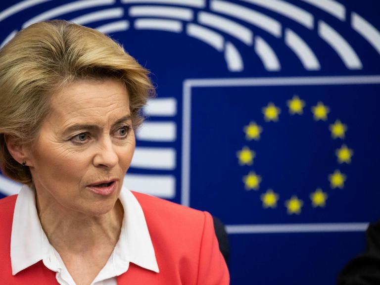 Die neue Präsidentin der Europäischen Kommission, Ursula von der Leyen (CDU) auf einer Pressekonferenz