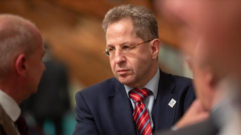 Hans-Georg Maaßen (CDU), Ex-Verfassungsschutzpräsident, spricht im Hotel «Der Lindenhof» im Landtagswahlkampf mit örtlichen Kandidaten der CDU Thüringen vor der Landtagswahl 2019.