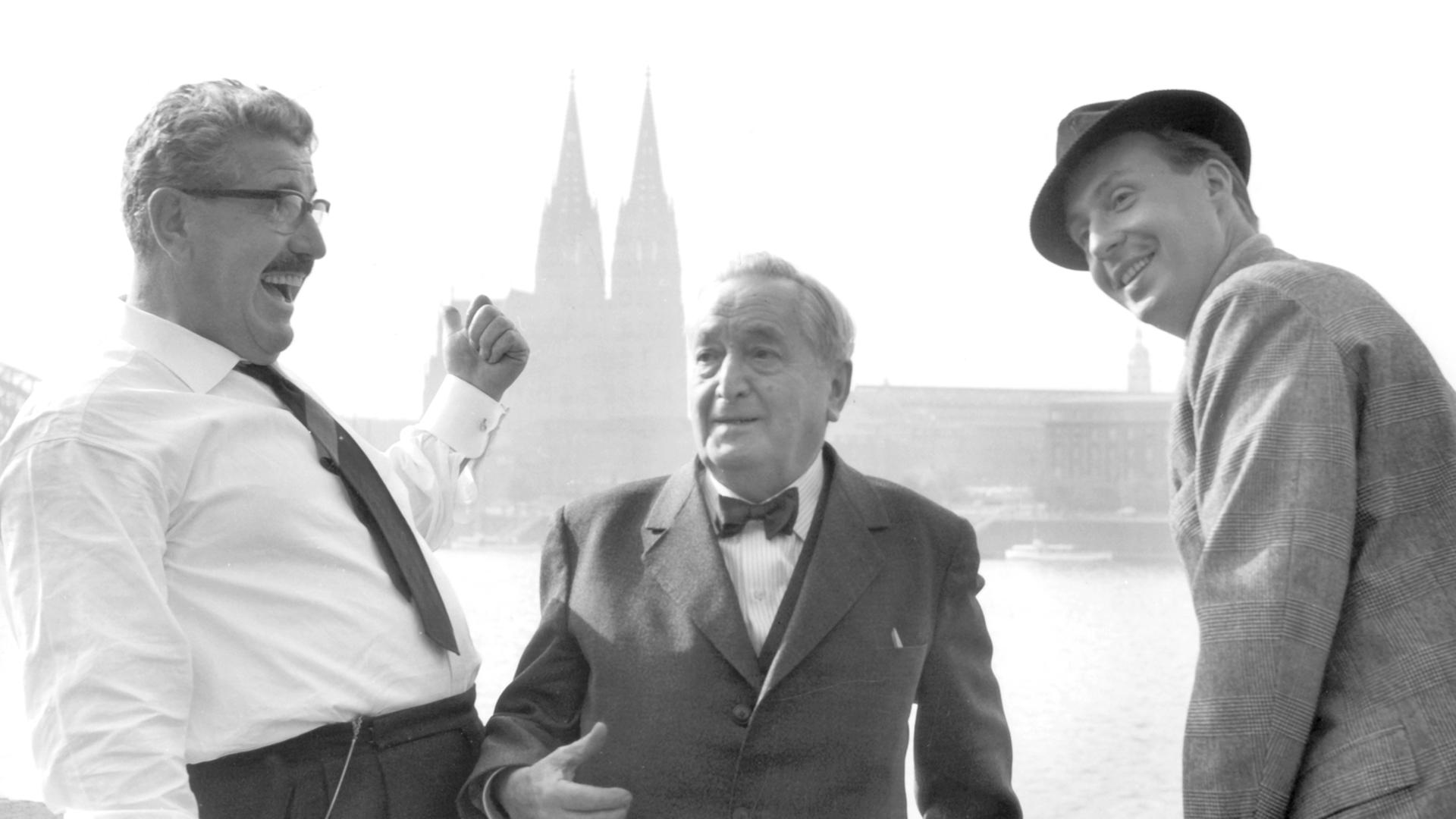 Willy Millowitsch, Hans Moser und Peter Alexander stehen 11.10.1961 vor dem Kölner Dom.