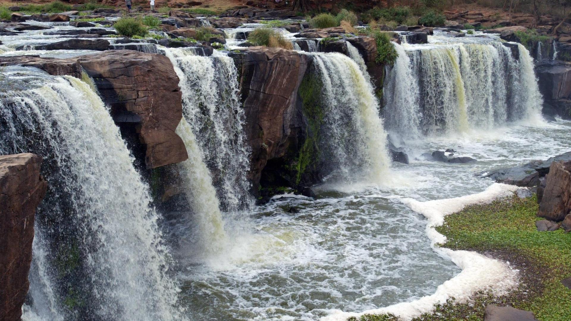 Die Wasserfälle im Nationalpark Fourteen Falls, Athi-Fluss, etwa 60 Kilometer vor Nairobi, der Hauptstadt von Kenia (Foto vom Oktober 2006).