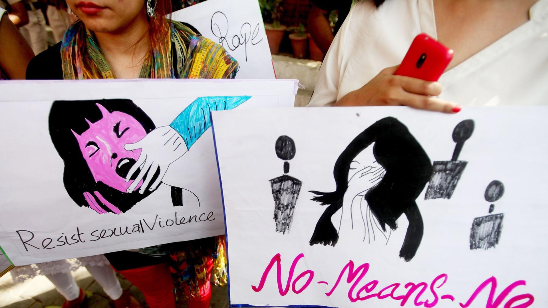 Frauen protestieren in der indischen Hauptstadt Neu-Delhi im Juni 2014 gegen sexuelle Gewalt.