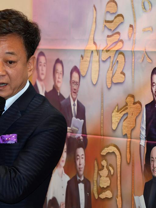 Zhu Jun, prominenter Fernseh-Moderator des staatlichen Senders CCTV auf einer Pressekonferenz zur Sendung "Trust in China" in Peking im März 2018