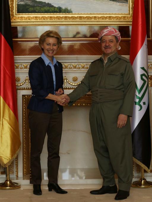 Verteidigungsministerin Ursula von der Leyen hat den Kurden-Präsidenten Massud Barsani.