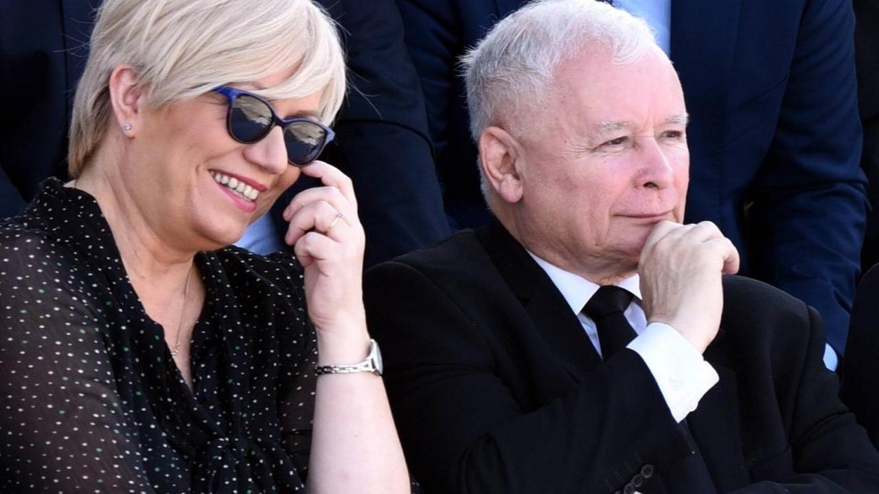 Die Präsidentin des polnischen Verfassungsgerichts, Julia Przylebska, und der Vorsitzende der rechtskonservativen Regierungspartei PiS, Jaroslaw Kaczynski, in Warschau
