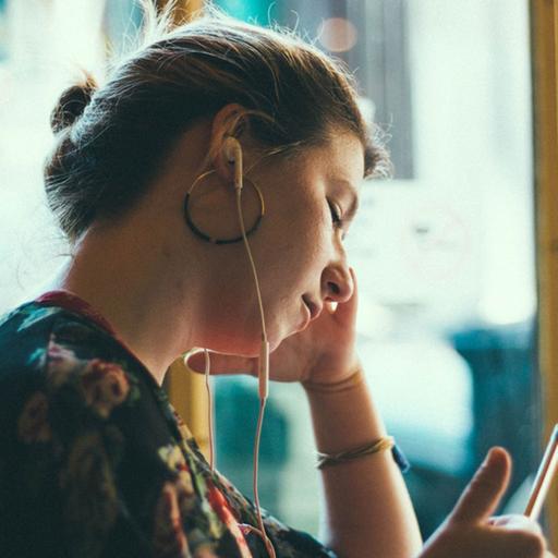 Musik-Analyse - Forscher: Inhalte von Popsongs drehen sich mehr um Stress und negative Gefühle