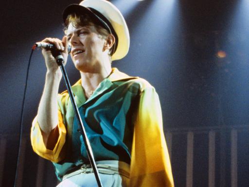David Bowie zum Auftakt seiner Deutschland Tournee am 14. Mai 1978 in der Festhalle in Frankfurt am Main. David Bowie zum Auftakt seiner Deutschland Tournee am 14. Mai 1978 in der Festhalle in Frankfurt am Main.