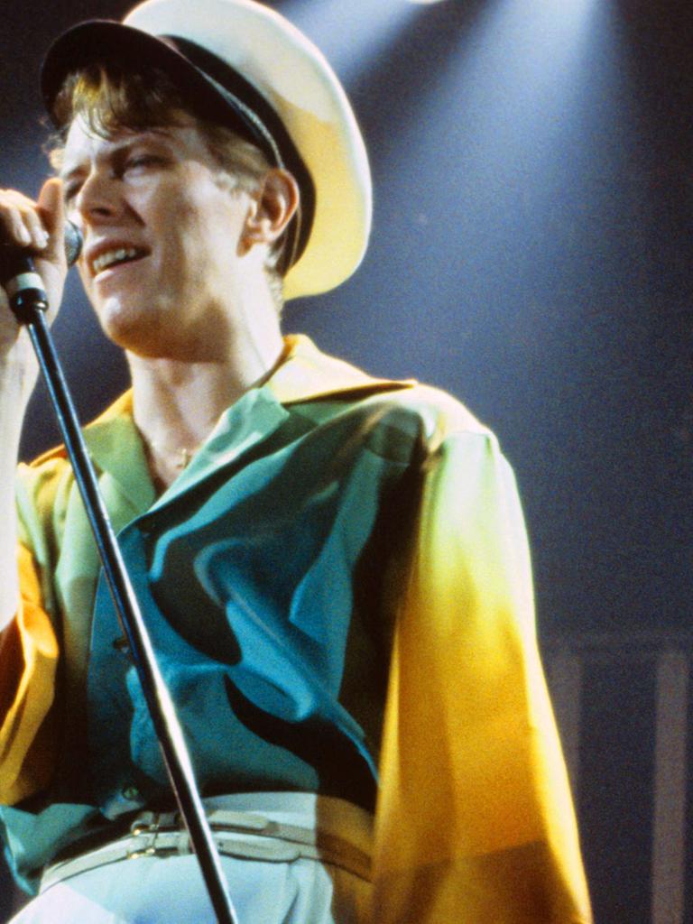 David Bowie zum Auftakt seiner Deutschland Tournee am 14. Mai 1978 in der Festhalle in Frankfurt am Main. David Bowie zum Auftakt seiner Deutschland Tournee am 14. Mai 1978 in der Festhalle in Frankfurt am Main.