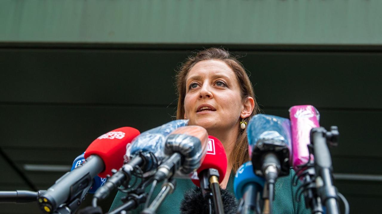 Anne Leidig, Oberstaatsanwältin der Staatsanwaltschaft München I, gibt eine einer Stellungnahme der Staatsanwaltschaft München I zu den neuesten Entwicklungen im Ermittlungsverfahren gegen Verantwortliche der Wirecard AG ab.