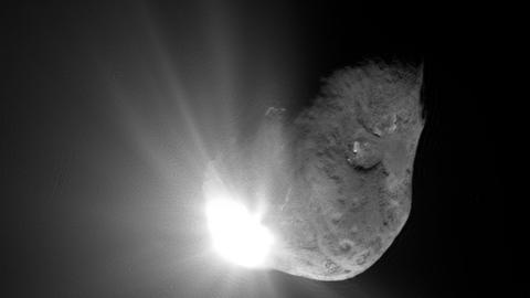 20170509b: Der Komet Tempel-1 beim Beschuss durch die Raumsonde Deep Impact (NASA)