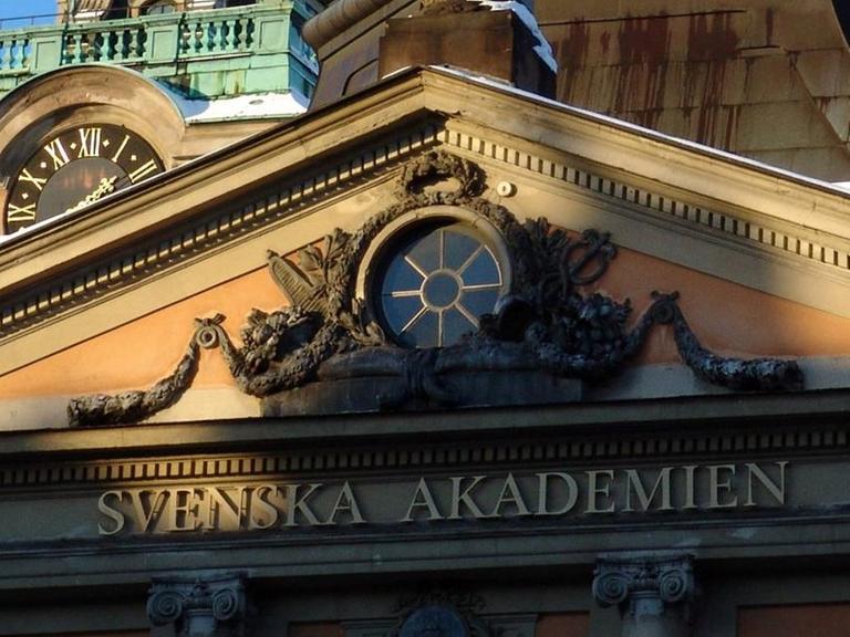 Dachspitze der Schwedischen Akademie in Stockholm: Hier werden jedes Jahr die Nobelpreise bekanntgegeben.