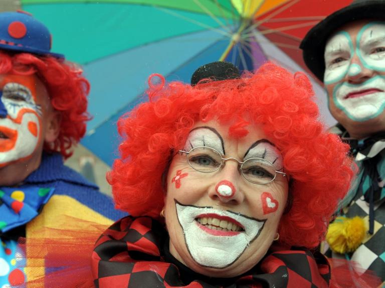 Clowns in Düsseldorf beim Rosenmontagszug.