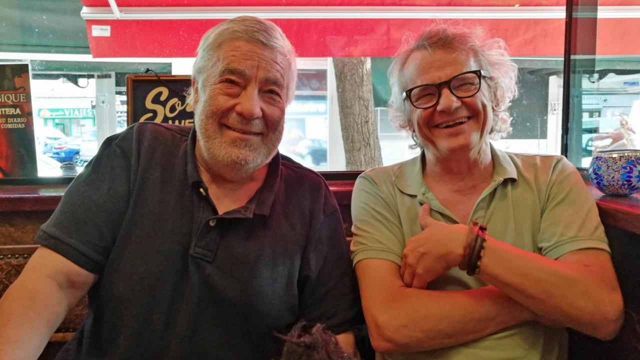 Flamencokritiker Alfredo Grimaldos (l.) und Barbesitzer Juan Sanabria