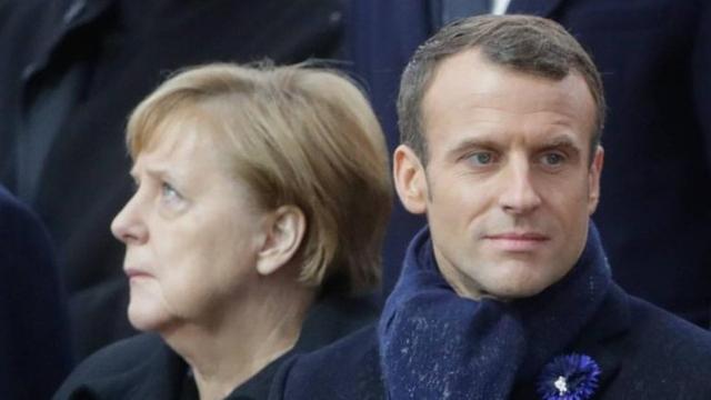 Gedenkzeremonie für die Opfer des Ersten Weltkriegs in Paris: Bundeskanzlerin Angela Merkel, Frankreichs Präsident Emmanuel Macron, dessen Frau Brigitte und Russlands Präsident Vladimir Putin in einer Reihe von links nach rechts.